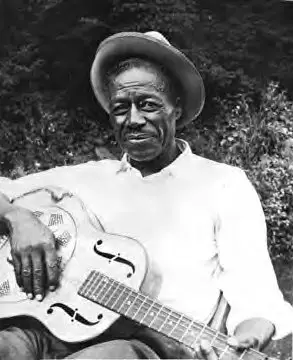 Difference between delta blues and chicago blues - Son House - Delta Blues Guitar Player